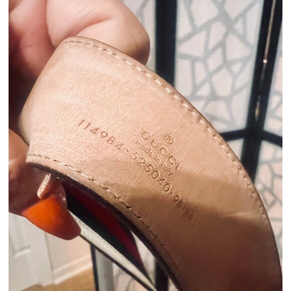 Gucci Web Belt with interlocking G buckle with signature green and red stripe. - Picture 2 of 8